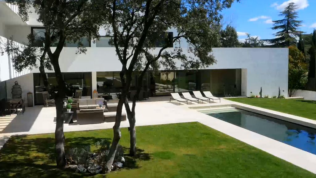 Bertín le enseña su casa a Bertín