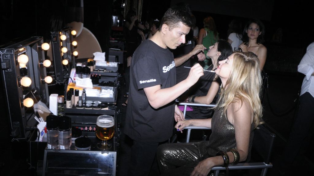 Las invitadas a la fiesta tenían a su disposición un servicio de maquillaje