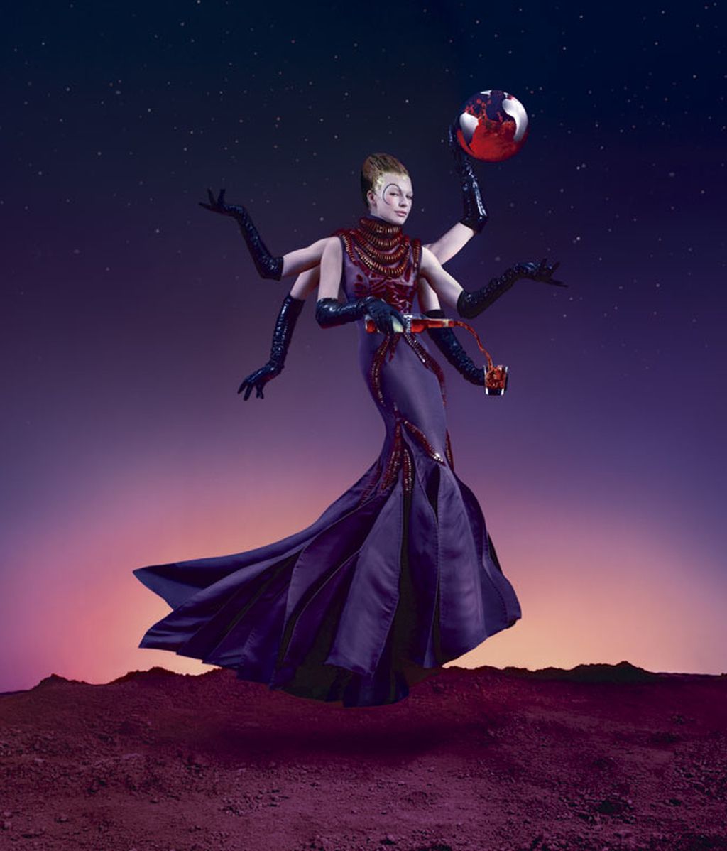 Milla Jovovich anuncia el fin del mundo en el calendario Campari