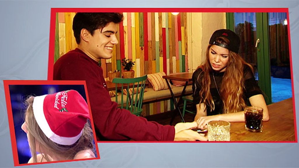 Julen le enseña a Margareth el video del delito