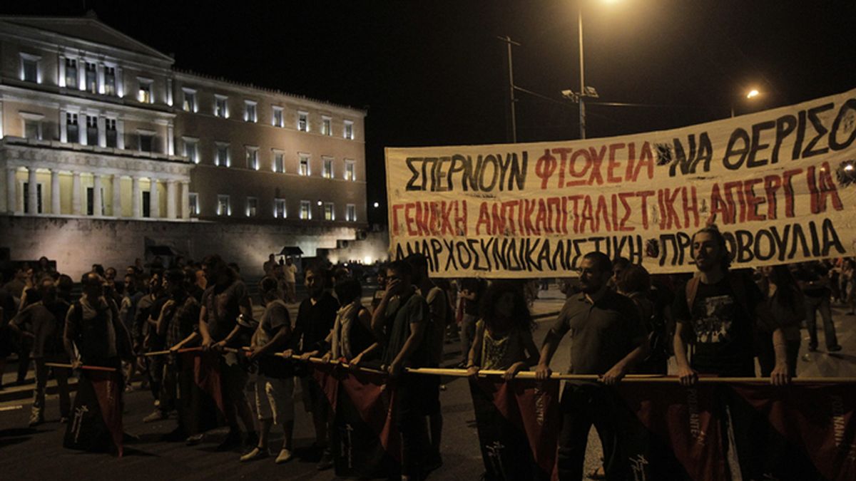 Manifestaciones en Atenas contra la aprobación de reformas