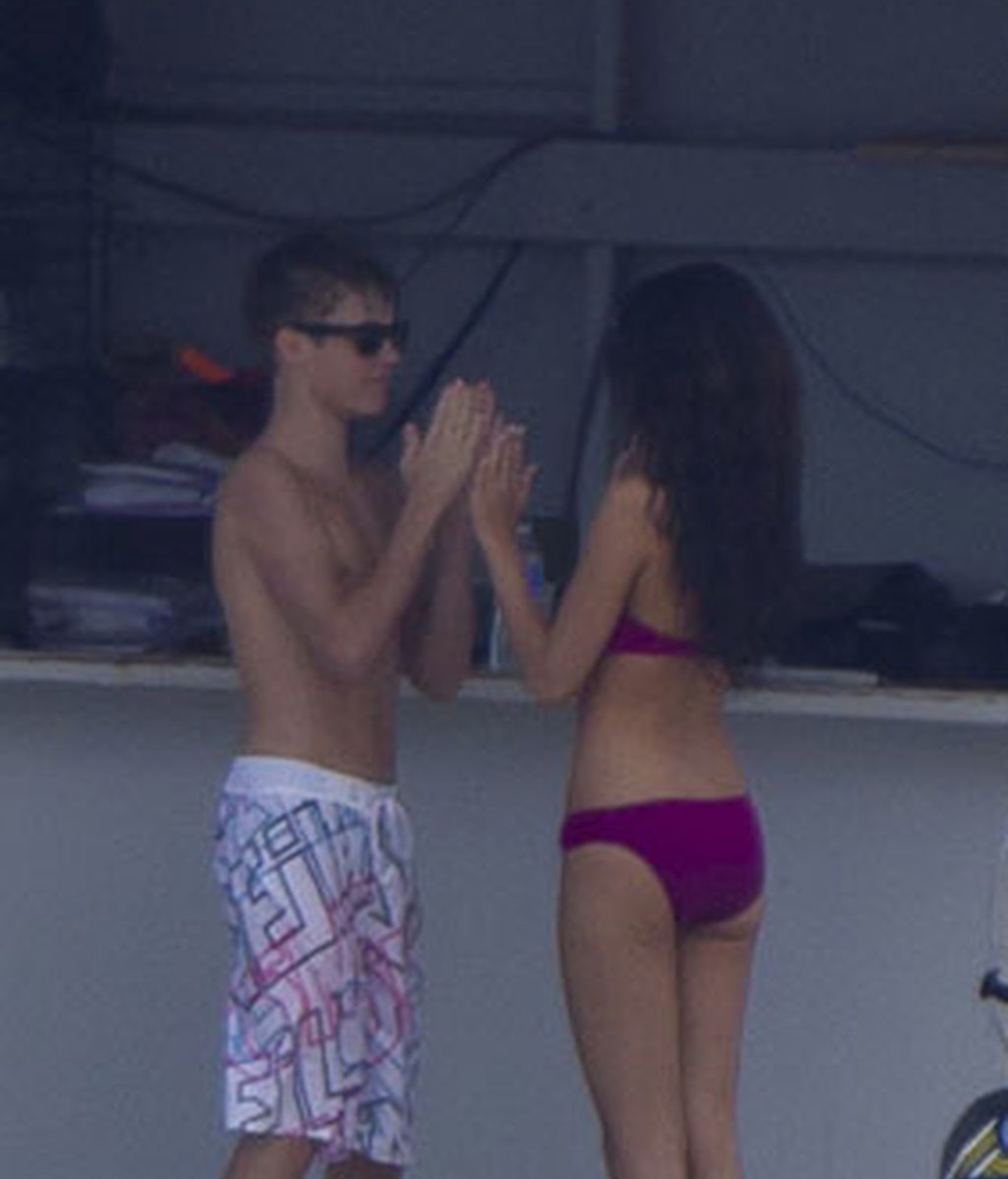 Justin Bieber y Selena Gómez desatan su pasión