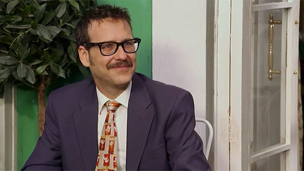 Joaquín Reyes interpreta a José Ignacio, un comercial de gas que intenta ligarse a Carlota