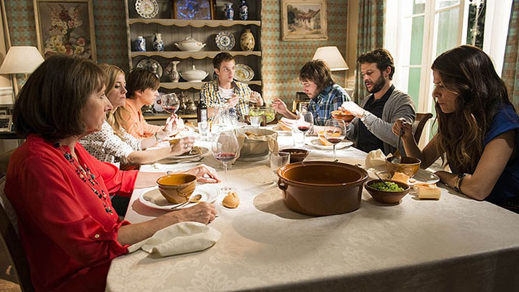 Manolo en el hospital, los problemas de Carlota...