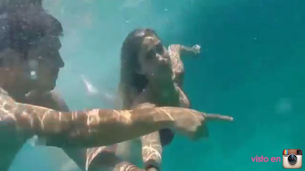 Morata y su chica, románticos en el agua