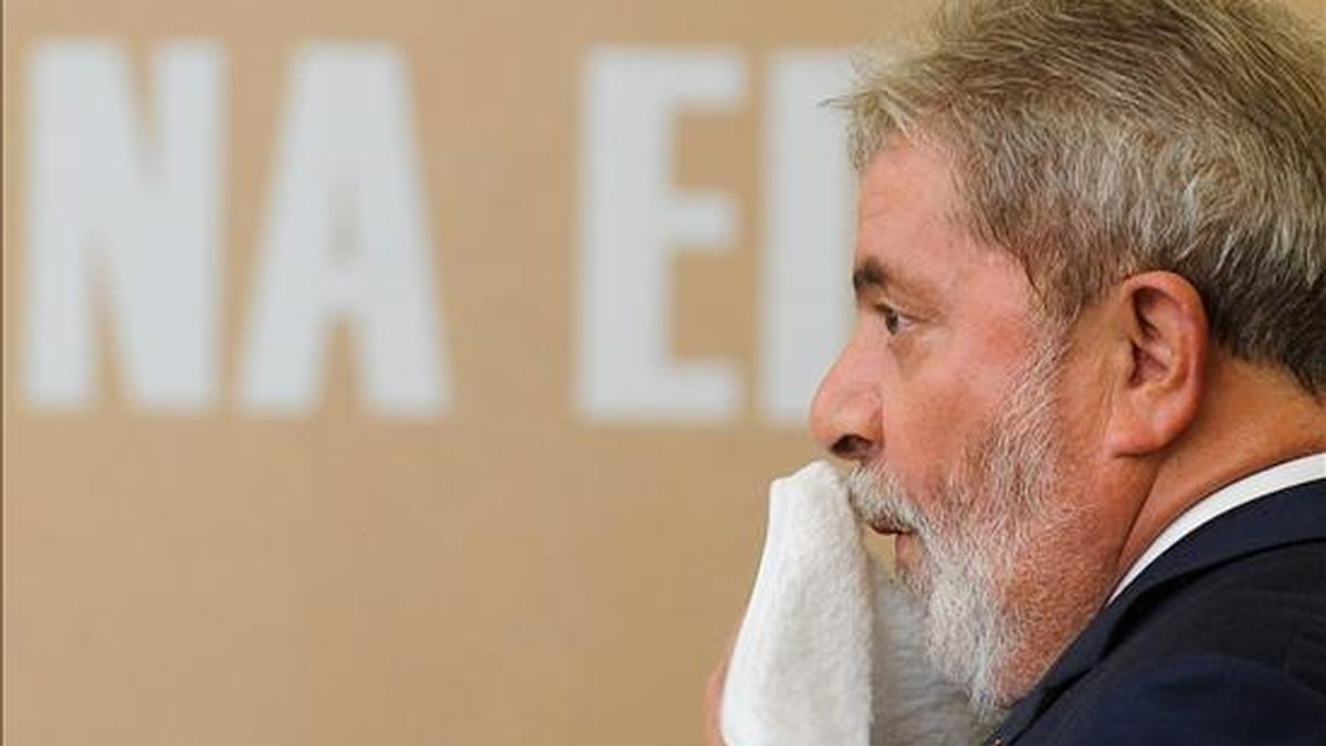 El presidente brasileño, Luiz Inácio Lula da Silva, se resiste a pronunciar el último adiós, lo que se palpa en muchos de sus discursos de estas últimas semanas, impregnados de añoranza al poder, a las tribunas y a las grandes citas internacionales, en las que siempre se ha movido con su característico desparpajo y aire campechano. EFE/Archivo El presidente brasileño, Luiz Inácio Lula da Silva, se resiste a pronunciar el último adiós, lo que se palpa en muchos de sus discursos de estas últimas semanas, impregnados de añoranza al poder, a las tribunas y a las grandes citas internacionales, en las que siempre se ha movido con su característico desparpajo y aire campechano. EFE/Archivo