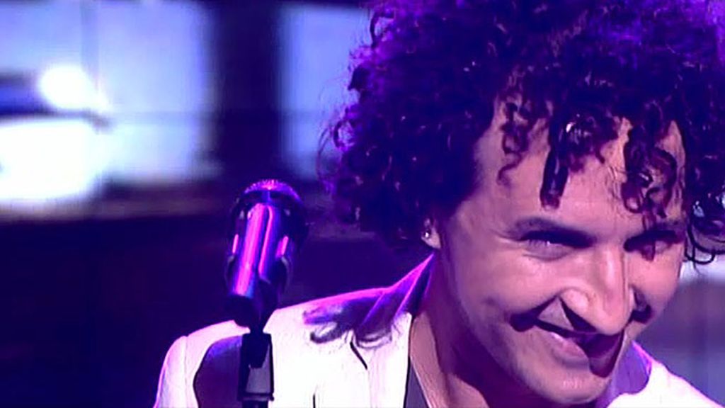 El artista de 'La Voz' canta en 'Sálvame'