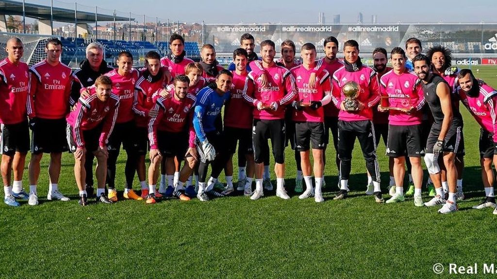 Cristiano comparte con sus compañeros su tercer Balón de Oro