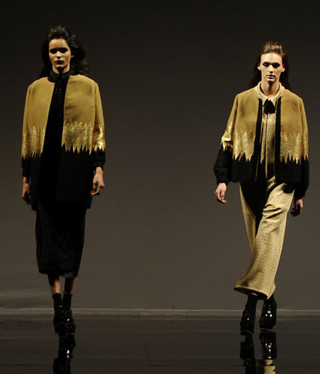 Ailanto: flores y mariposas en otoño