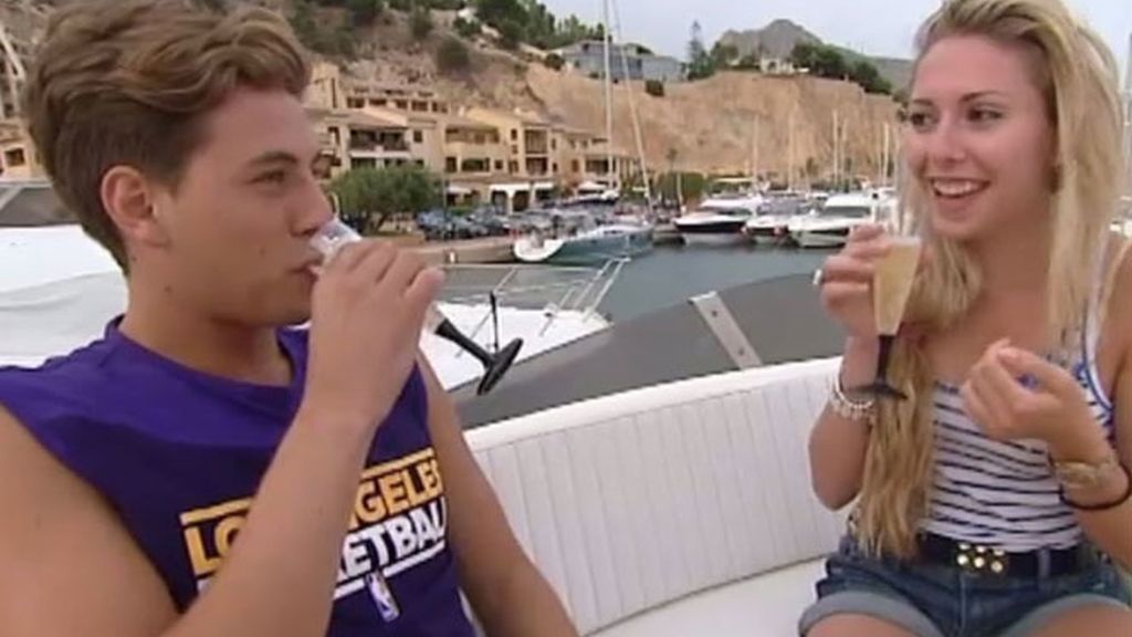 Al príncipe se le pasa el enfado con los besos de sus princesas