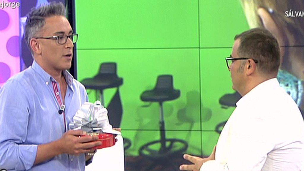 El programa le ha recibido con un ramo de flores