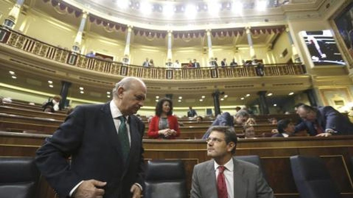 Jorge Fernández Díaz y Rafael Catalá en el Congreso de los Diputados