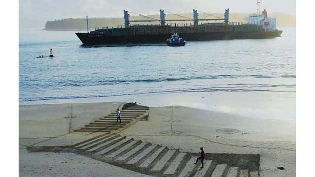 Crea imágenes en 3D solo con la arena de la playa