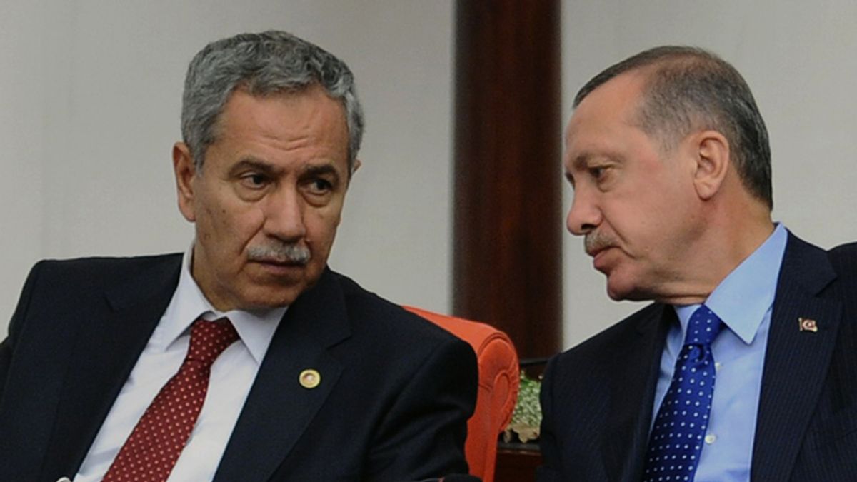 El viceprimer ministro turco cree que las mujeres no deberían reir en público