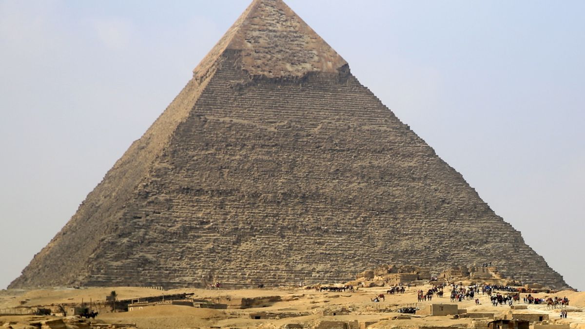 La pirámide de Keops, la más grande del complejo de las pirámides de Giza