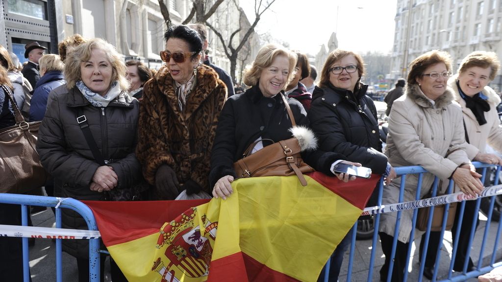 Ciudadanos anónimos despiden a Suárez