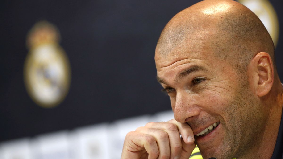 Zidane: "Me molesta que se metan con James, está haciendo las cosas bien"