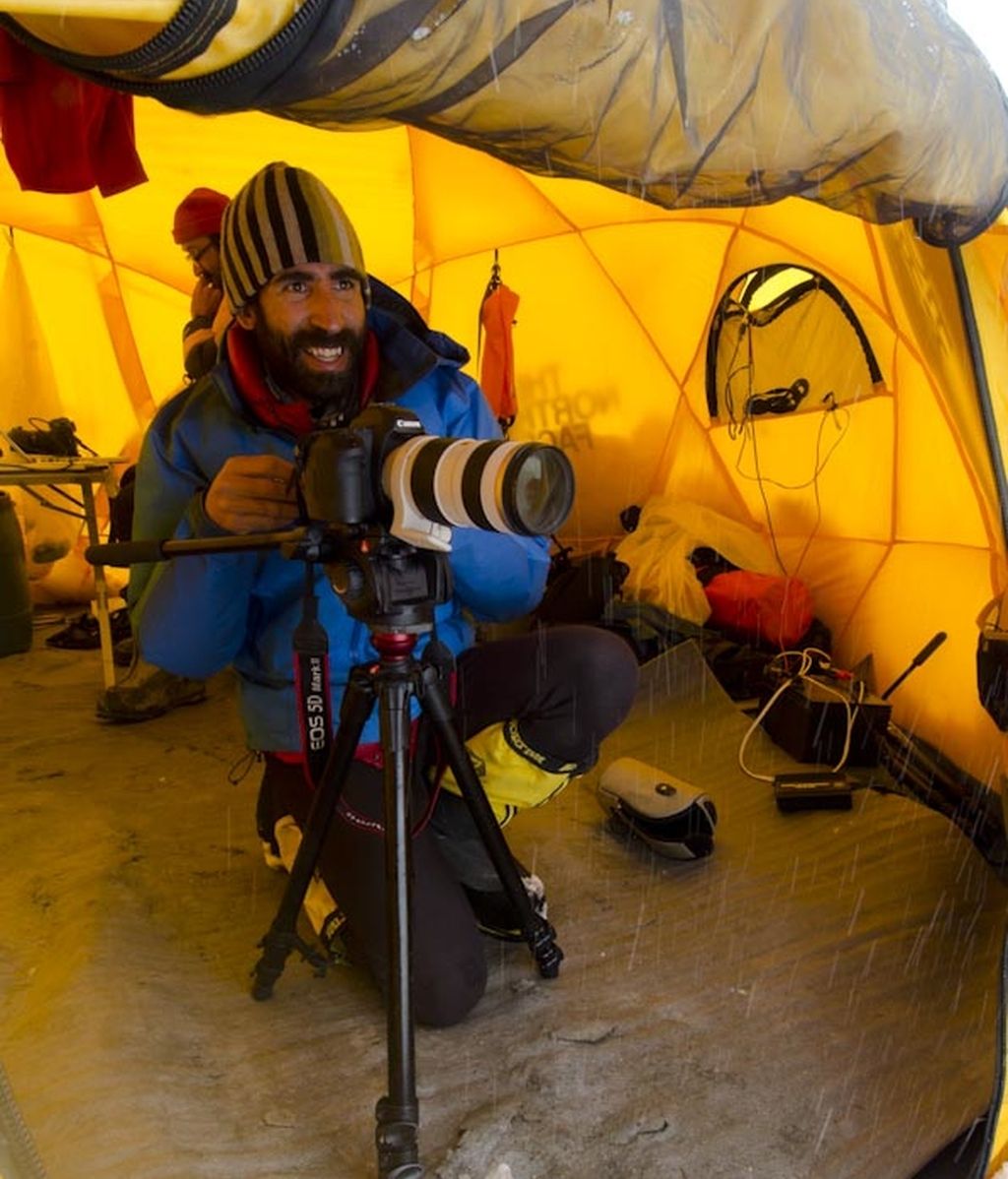 La nevada les obliga a regresar al campo base