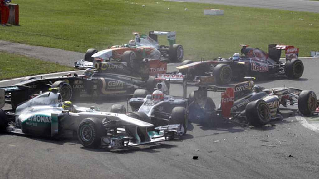 cinco coches se vieron envueltos en un accidente