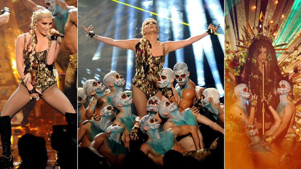 Kesha emuló a Lady Gaga en su actuación