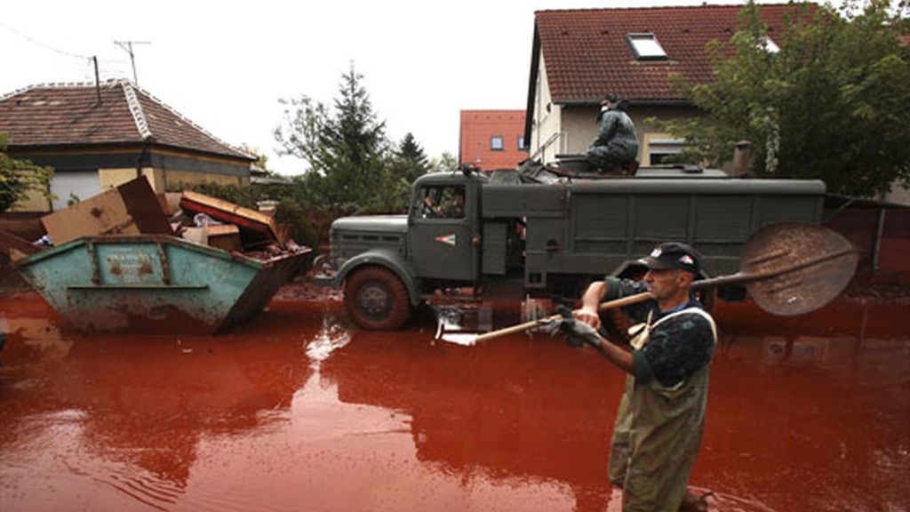 Vertido de lodo tóxico en Hungría