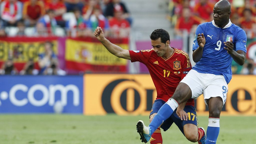 Balotelli comete falta a Arbeloa