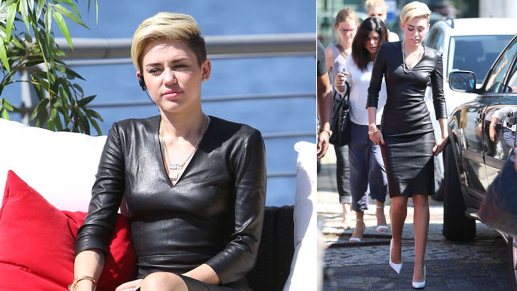 Miley Cyrus combinó su vestido de cuero con unos zapatos blancos