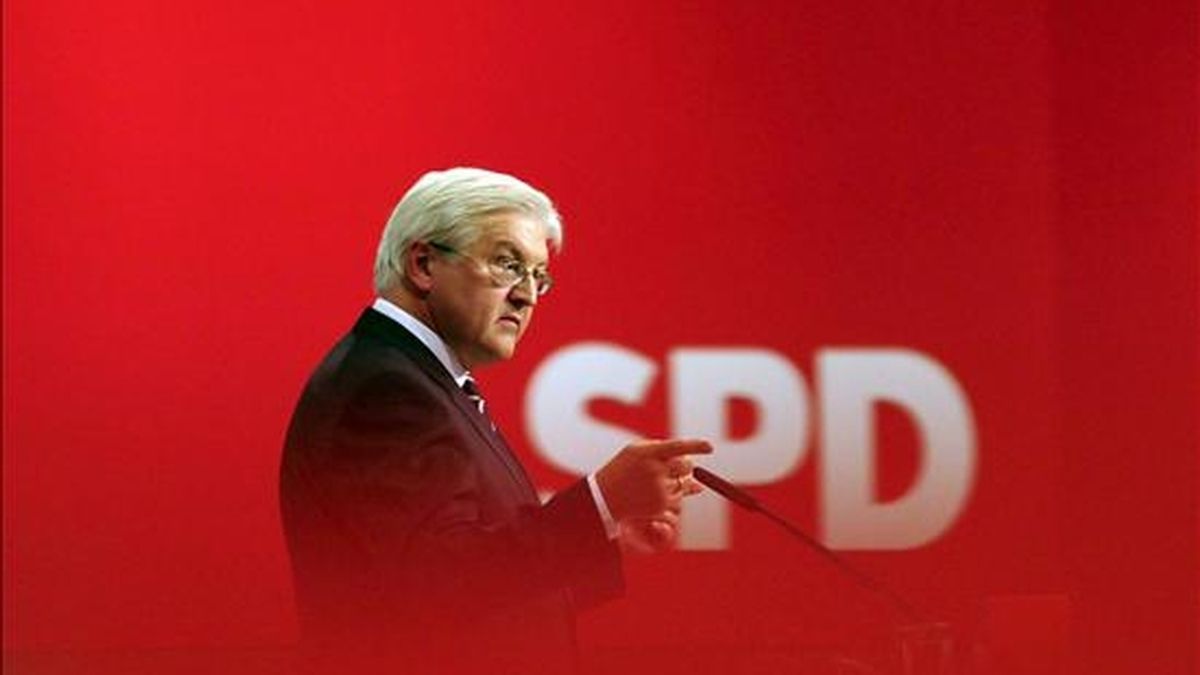 El candidato del Partido Socialdemócrata Alemán (SPD) a la cancillería y ministro de Asuntos Exteriores, Frank-Walter Steinmeier, durante el congreso electoral de la formación en Berlín, Alemania, hoy. EFE