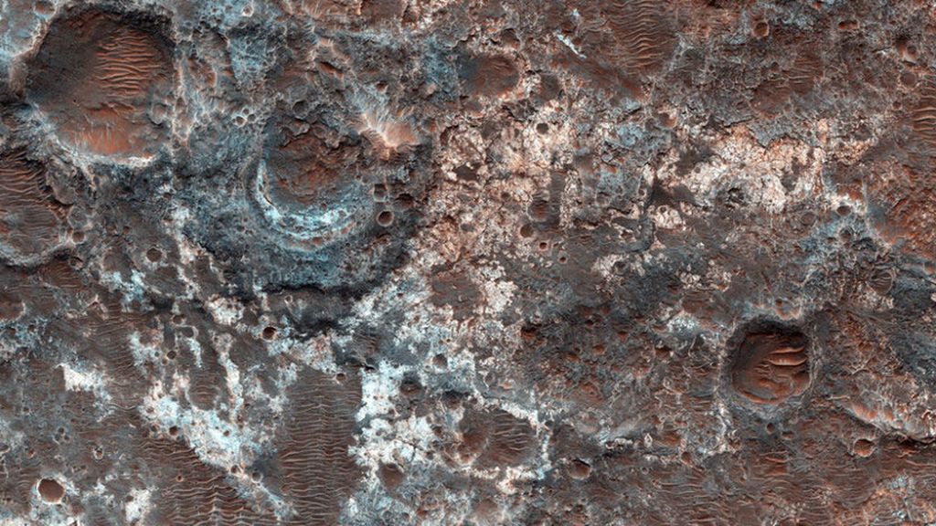 La NASA revela coloridas fotos del planeta