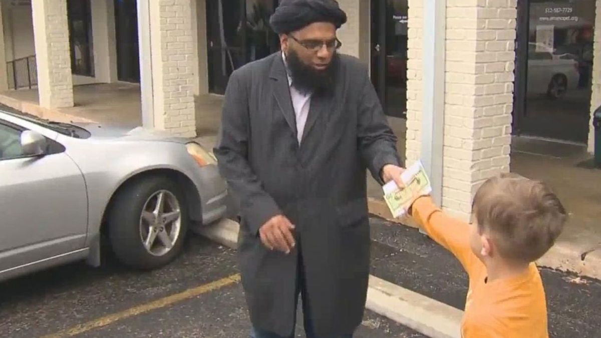 Un niño texano de siete años dona sus ahorros a una mezquita atacada
