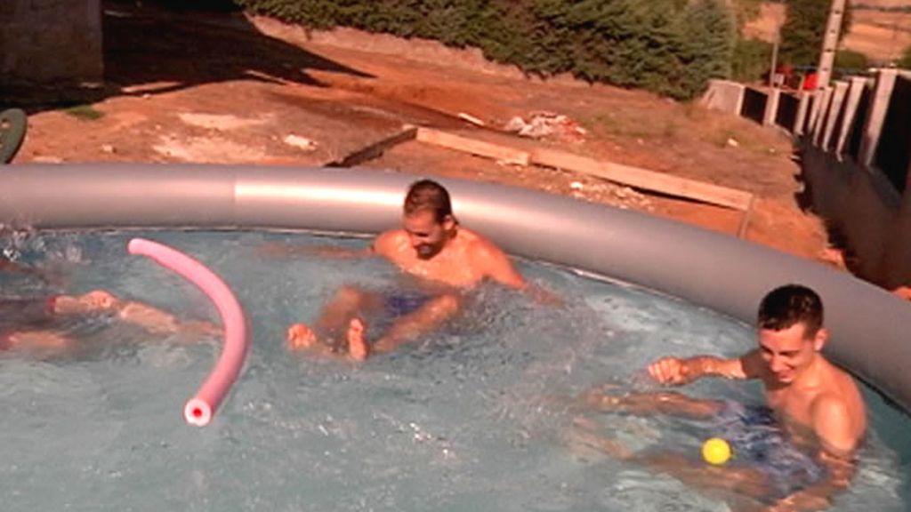 También te puedes dar un remojón en una piscina hinchable