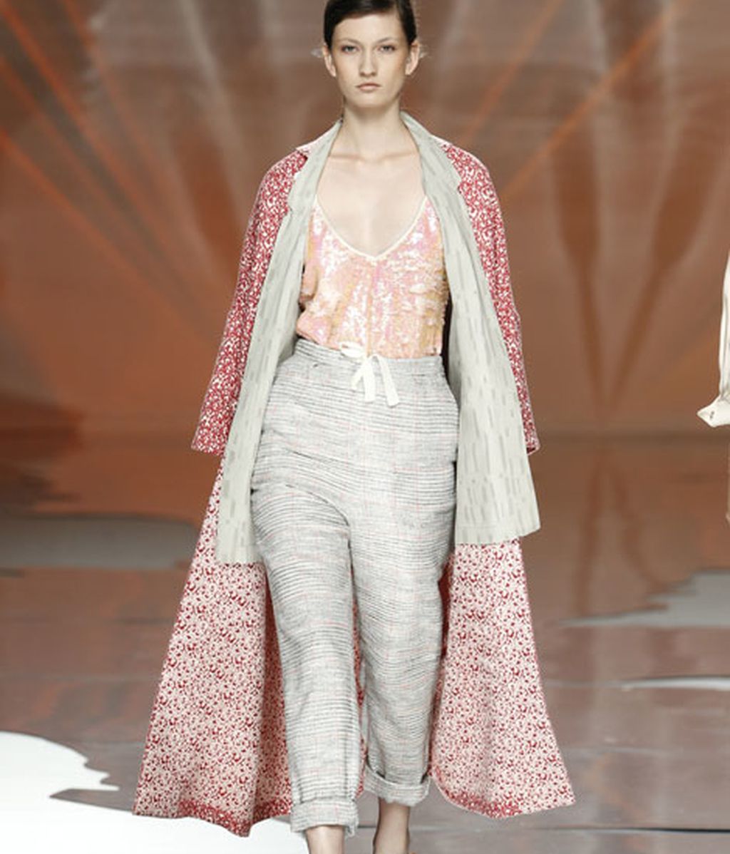 Siluetas fluidas y prints marineros