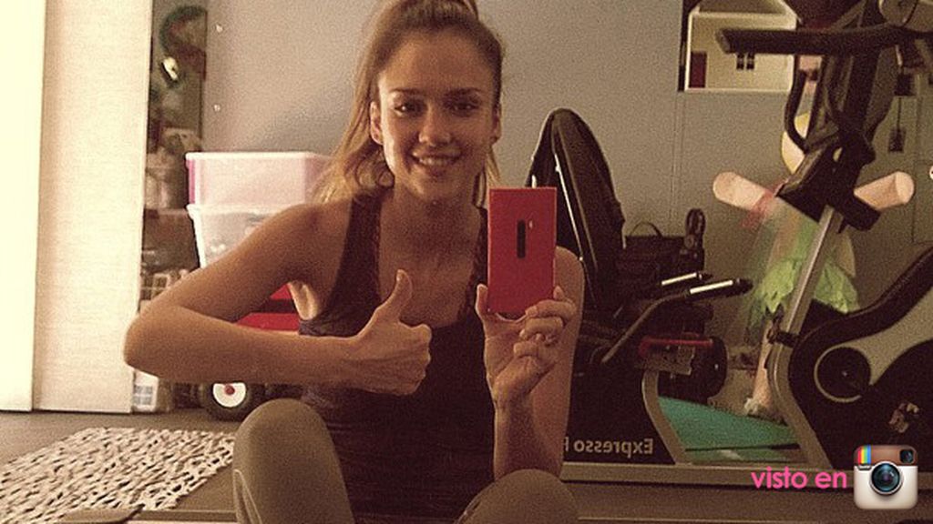 Jessica Alba se lleva el gym a casa