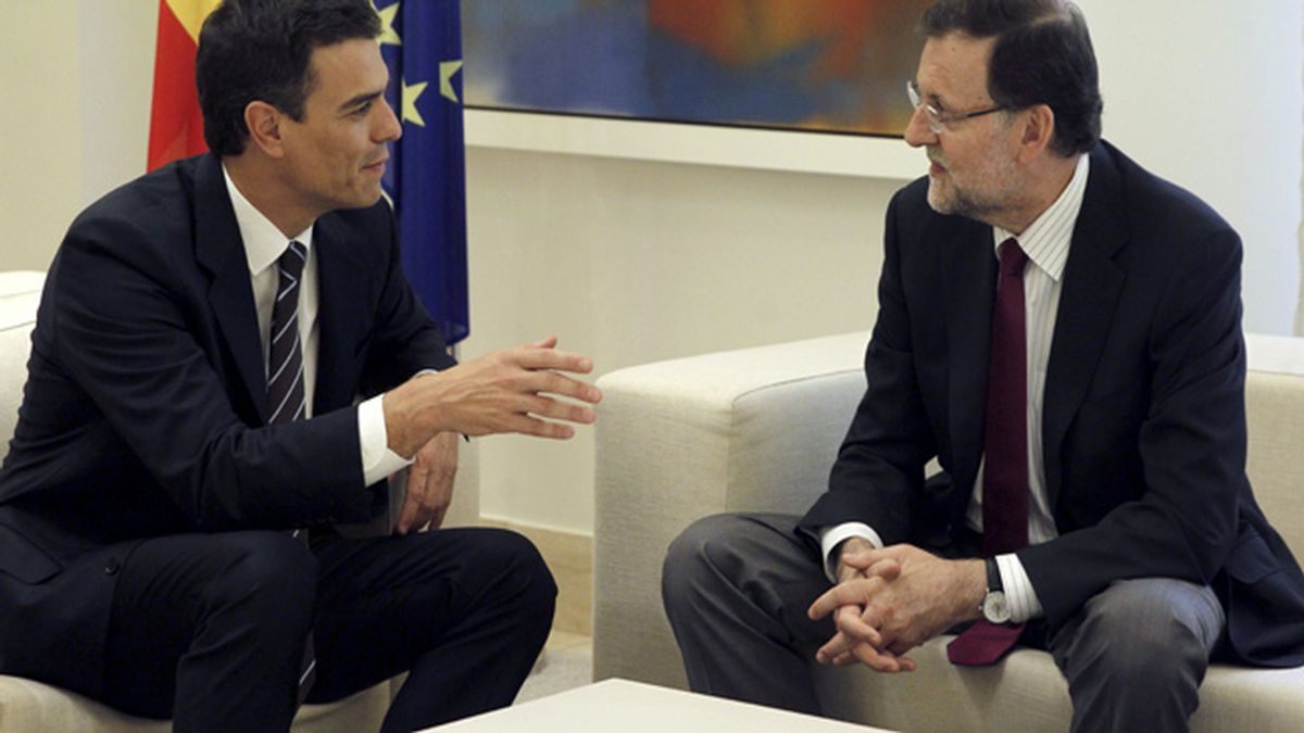 Primer encuentro entre el presidente del Gobierno, Mariano Rajoy y el nuevo secretario general del PSOE, Pedro Sánchez, en La Moncloa