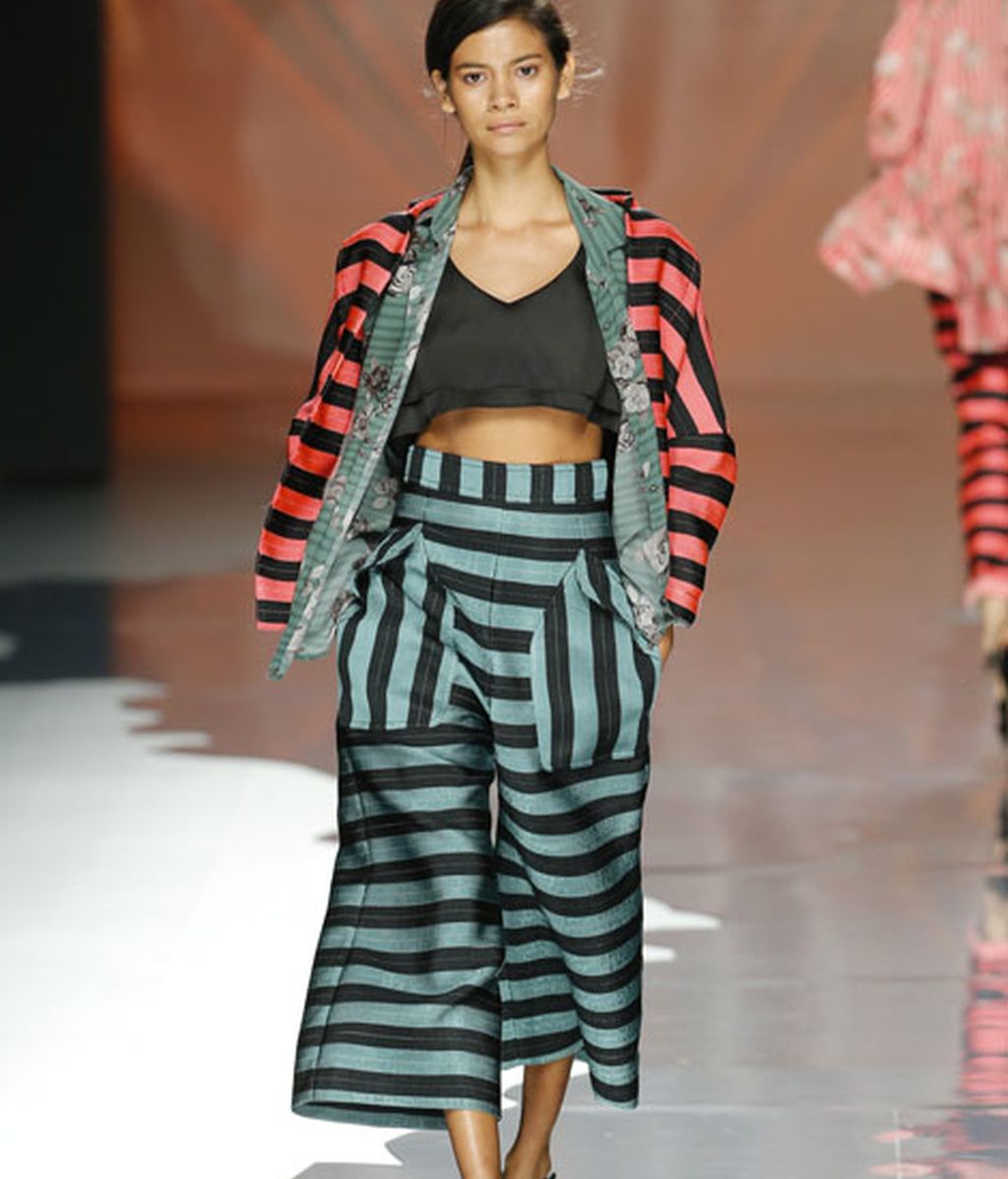 Siluetas fluidas y prints marineros