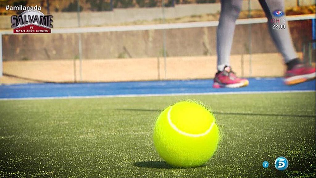 La colaboradora de 'Sálvame' acaba su reto jugando al tenis