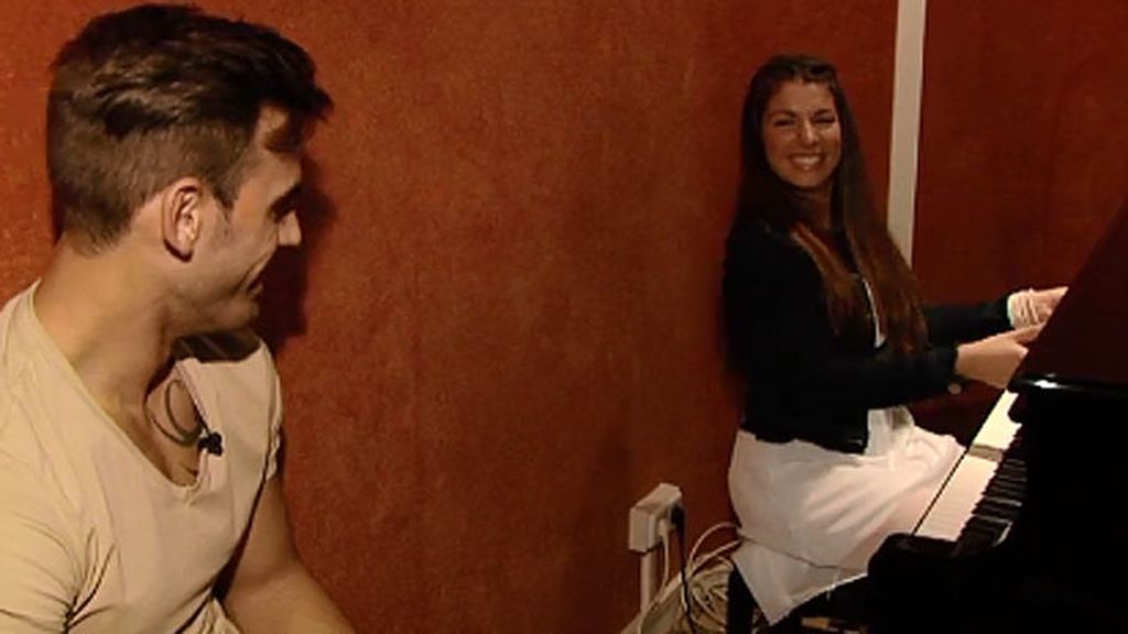 India Martínez interpreta su tema musical en la cita