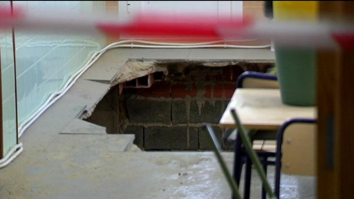 Se derrumba el suelo de un aula en Santa Pola
