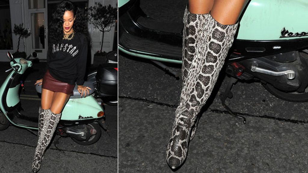 Rihanna completó su estilo casual con botas de caña alta