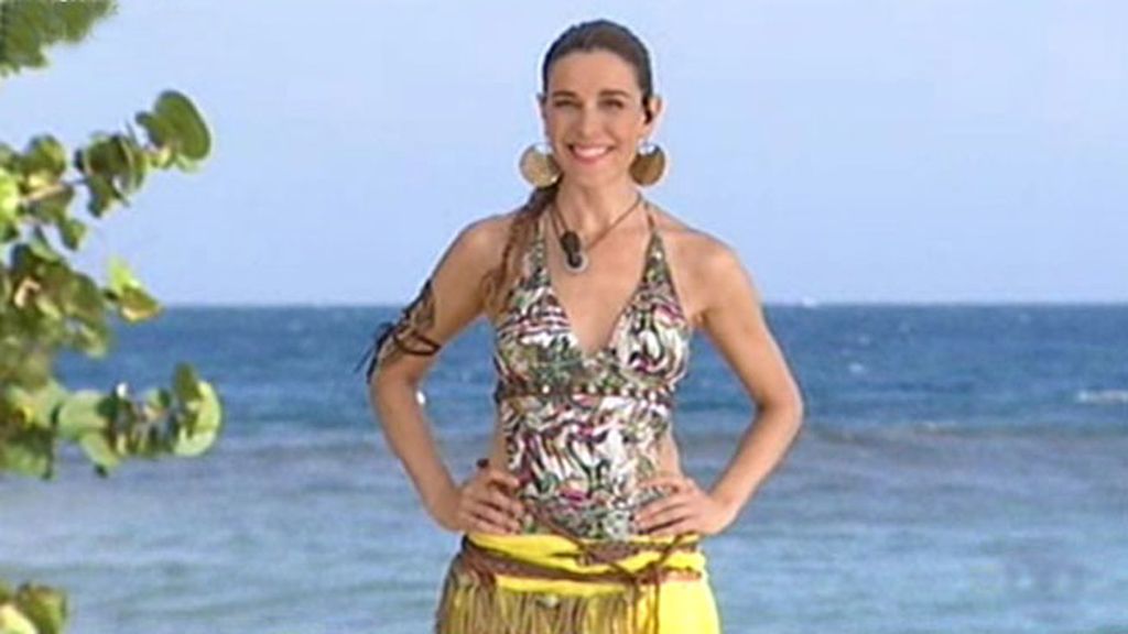 Bañadores, pareos, collares...los estilismos de Raquel, en fotos