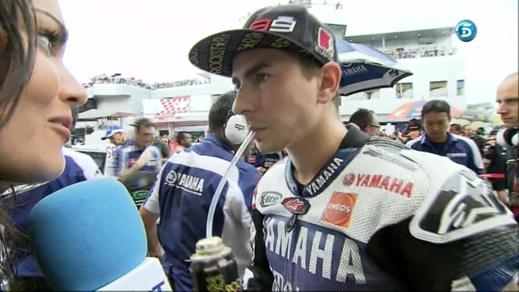 Lara Álvarez entrevista a Jorge Lorenzo antes de la carrera