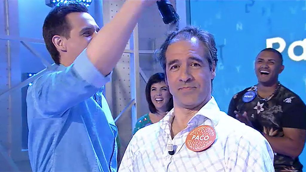 El concursante improvisa una canción de celebración