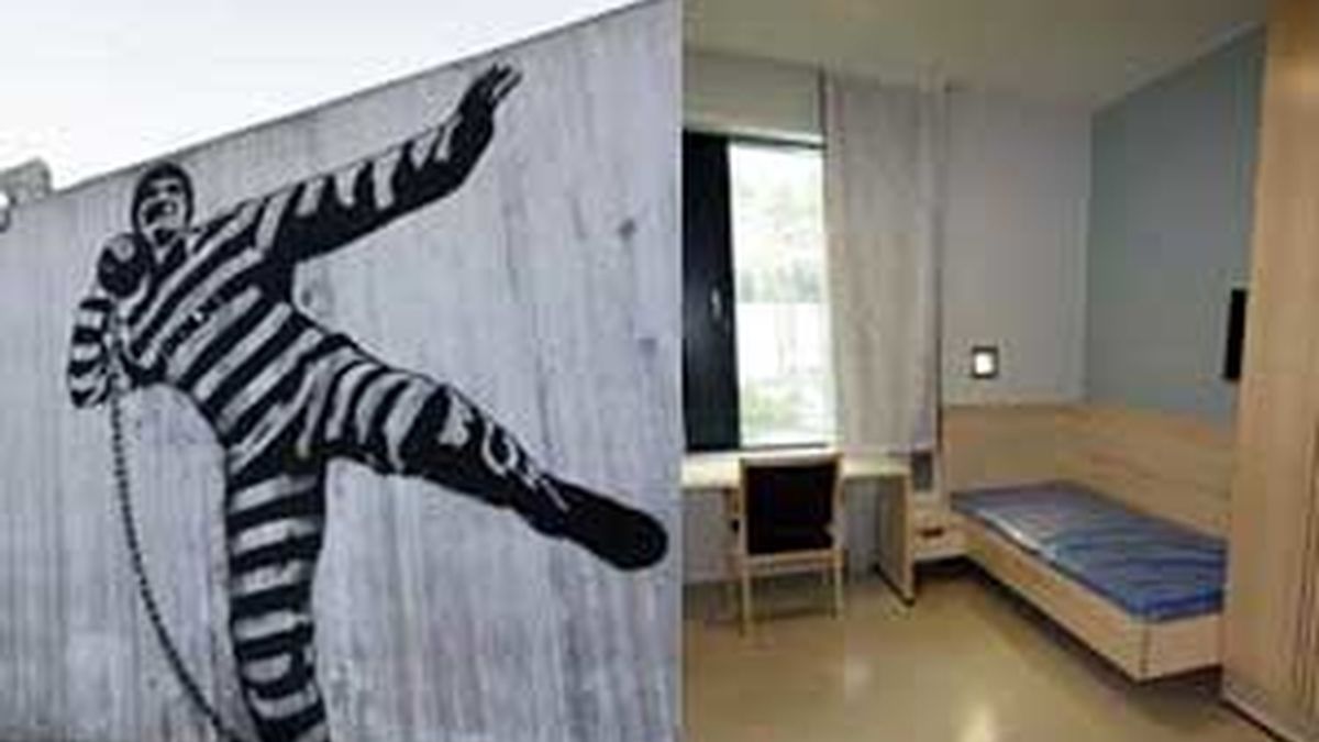 En la imagen, uno de los muros del patio de recreo y una de las habitaciones de la prisión. Foto: IBERPRESS
