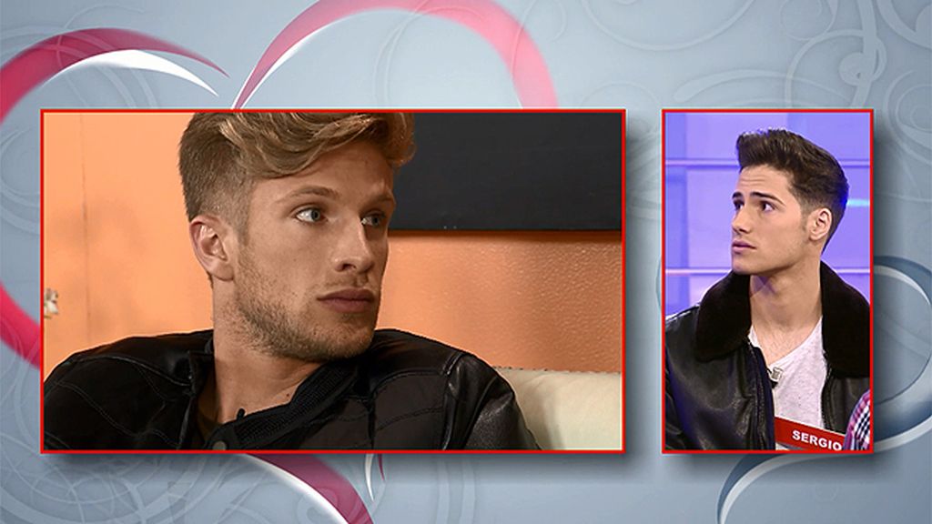 Carlos se ha colado en la cita de Alba y Sergio