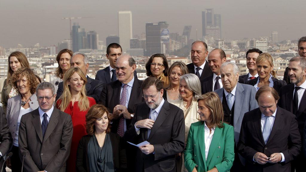 El presidente del PP, Mariano Rajoy, junto a los candidatos de su partido a las elecciones del 20N por Madrid