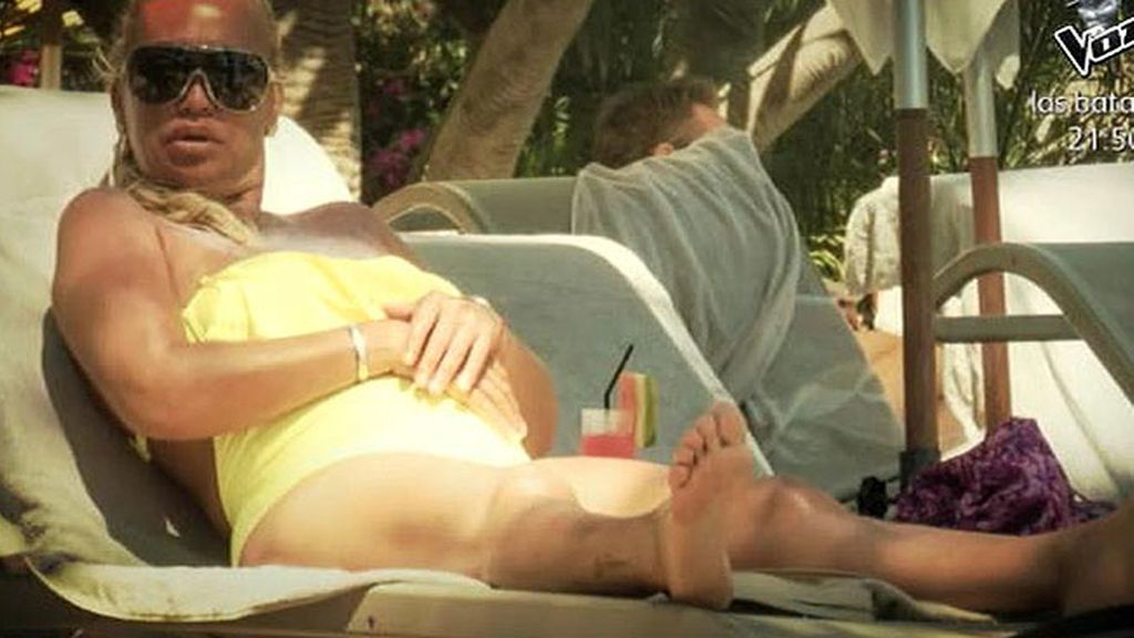 La copresentadora se derritió al sol acompañado de su hija