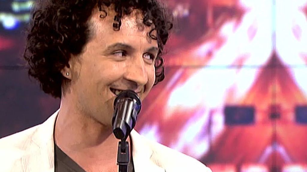 El artista de 'La Voz' canta en 'Sálvame'