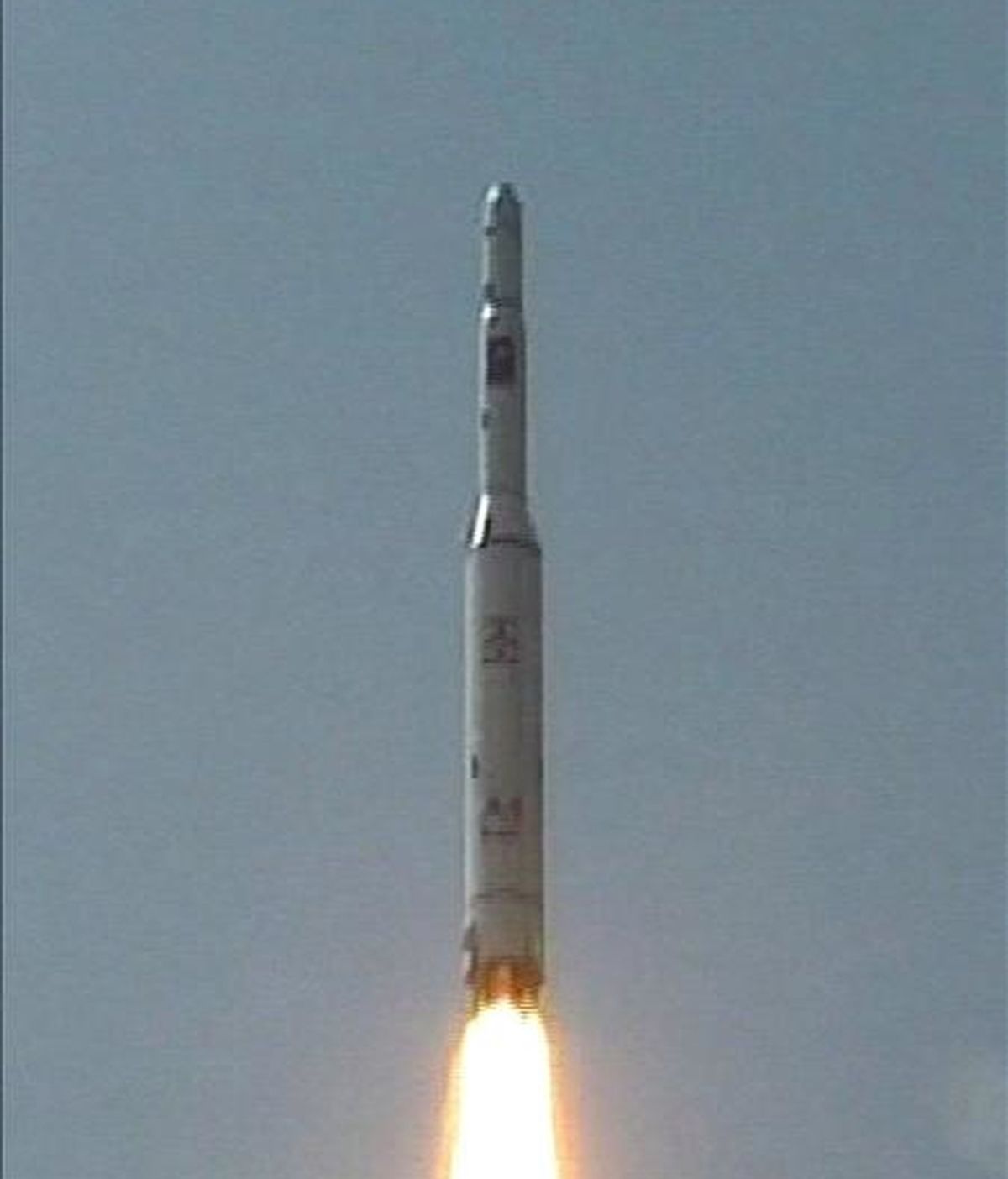 Lanzamiento del cohete "Unha-2" que fue lanzado este 5 de abril pasado en Corea del Norte. EFE/KCNA/Archivo