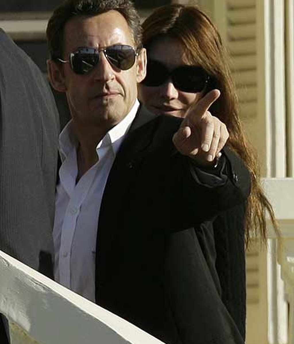 Sarkozy y Bruni en su llegada a Egipto