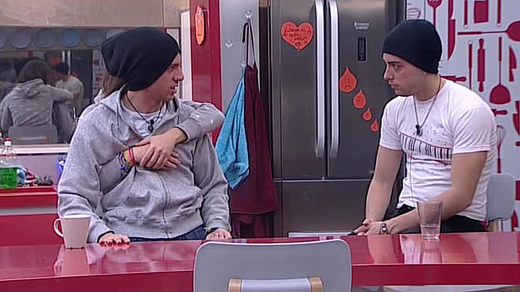 Los chicos no se separan de sus gorros